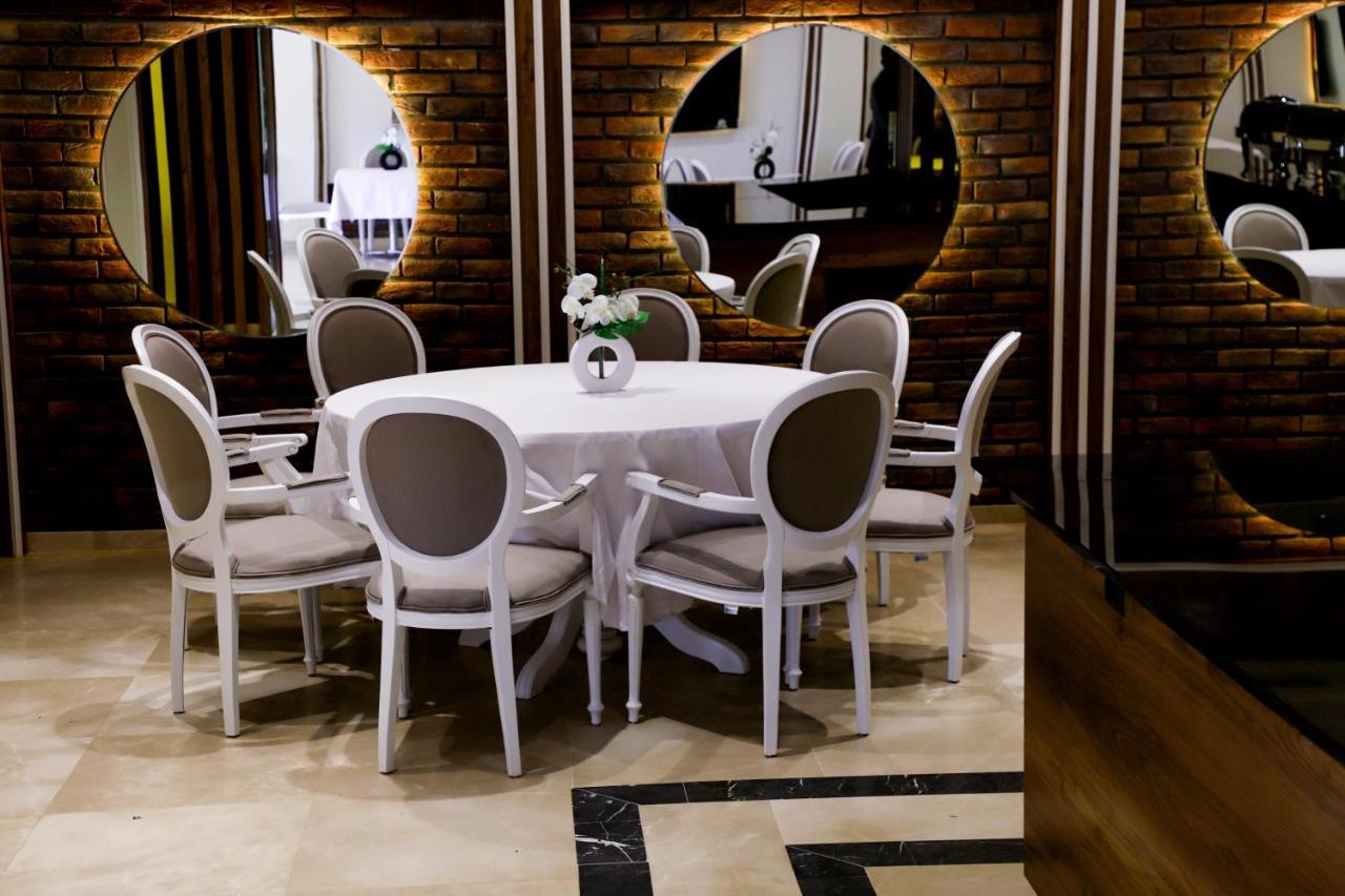 United Hotel International Yaoundé Buitenkant foto