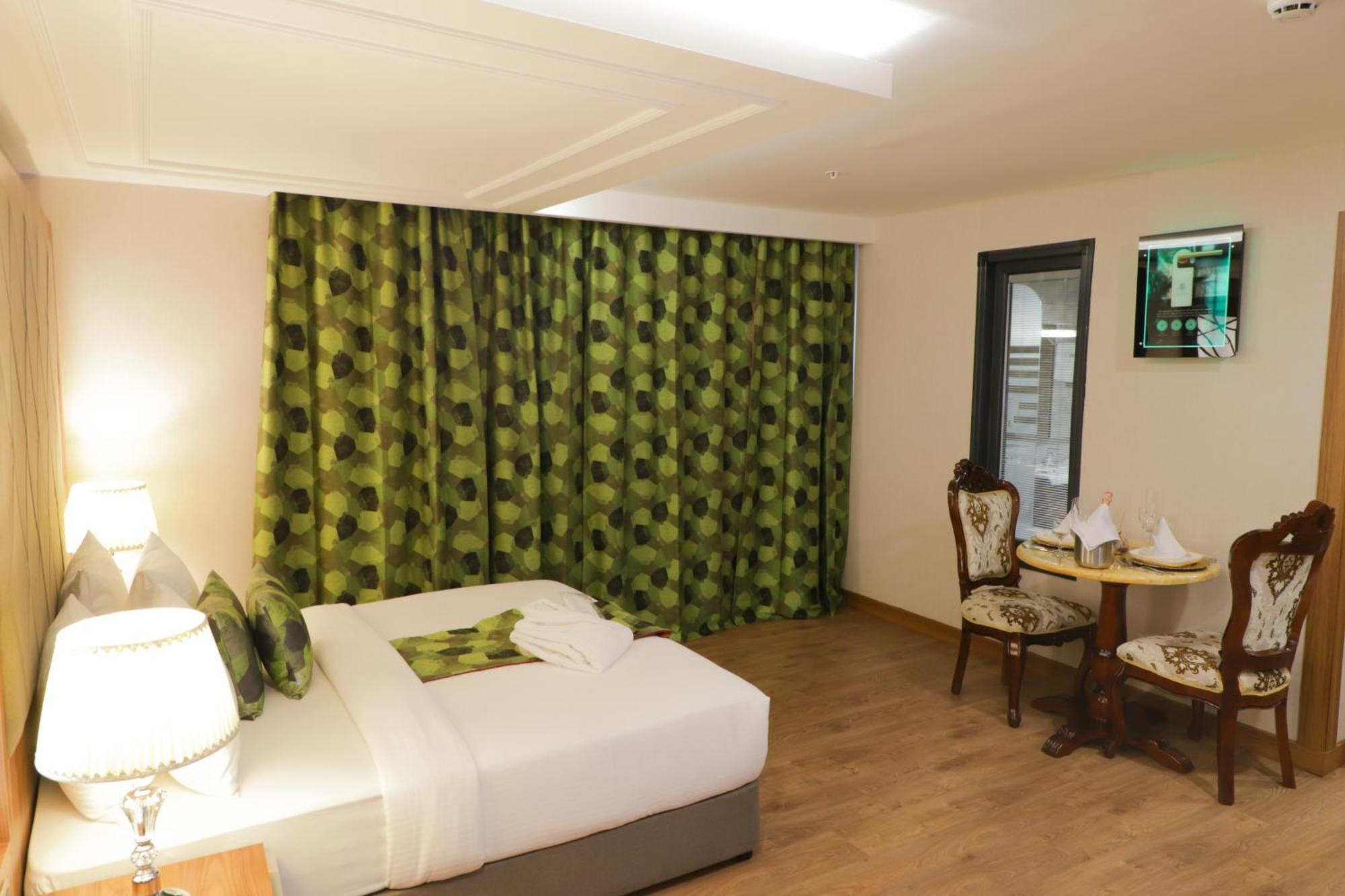 United Hotel International Yaoundé Buitenkant foto