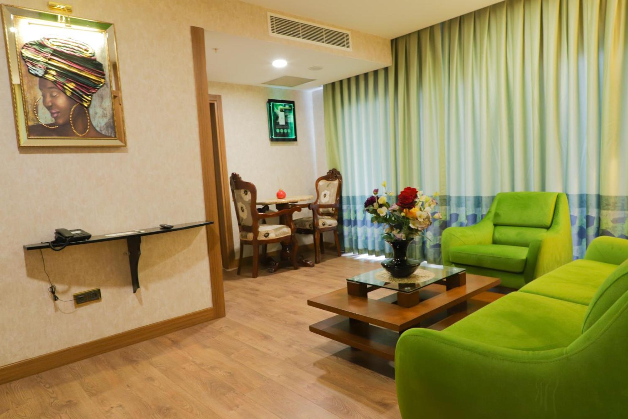 United Hotel International Yaoundé Buitenkant foto