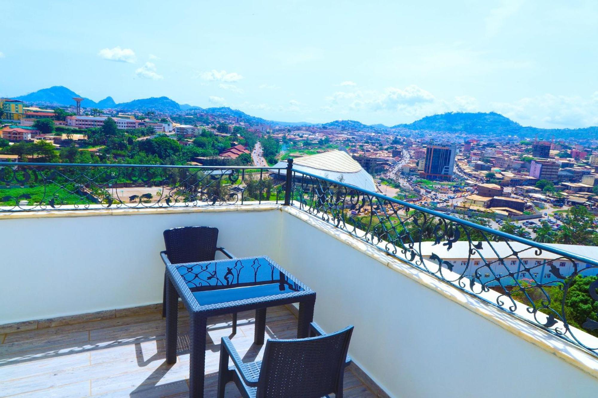 United Hotel International Yaoundé Buitenkant foto
